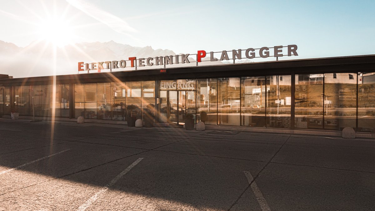 001-Elektro-Plangger-2018-72ppi©PALE-M.jpg